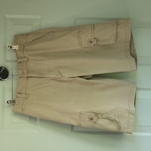 Axist Men's Sz32, Khaki Color, 2 Snap, 2 Button, 2 Front Pockets, Belt Loops